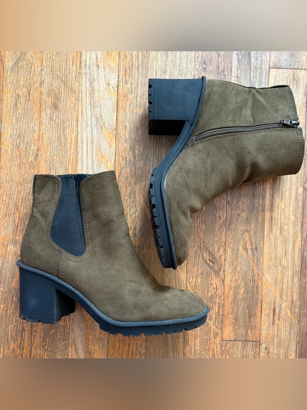SM New York Veda Olive Green Block heel Chelsea Booties ~ sz 9